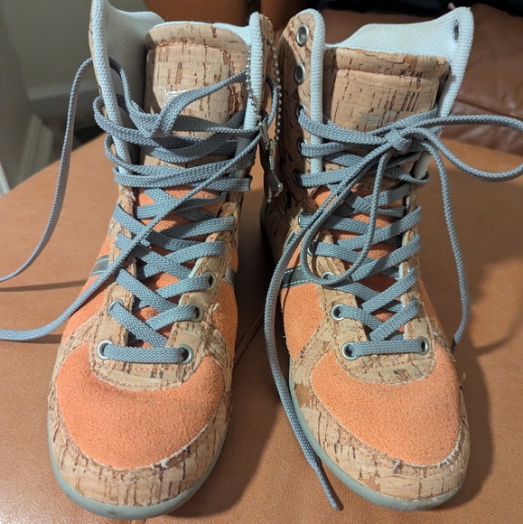 Unique cork/coral kicks - Picture 1 of 9